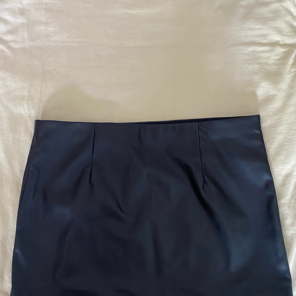 H&M black leather skirt - Picture 3 of 4